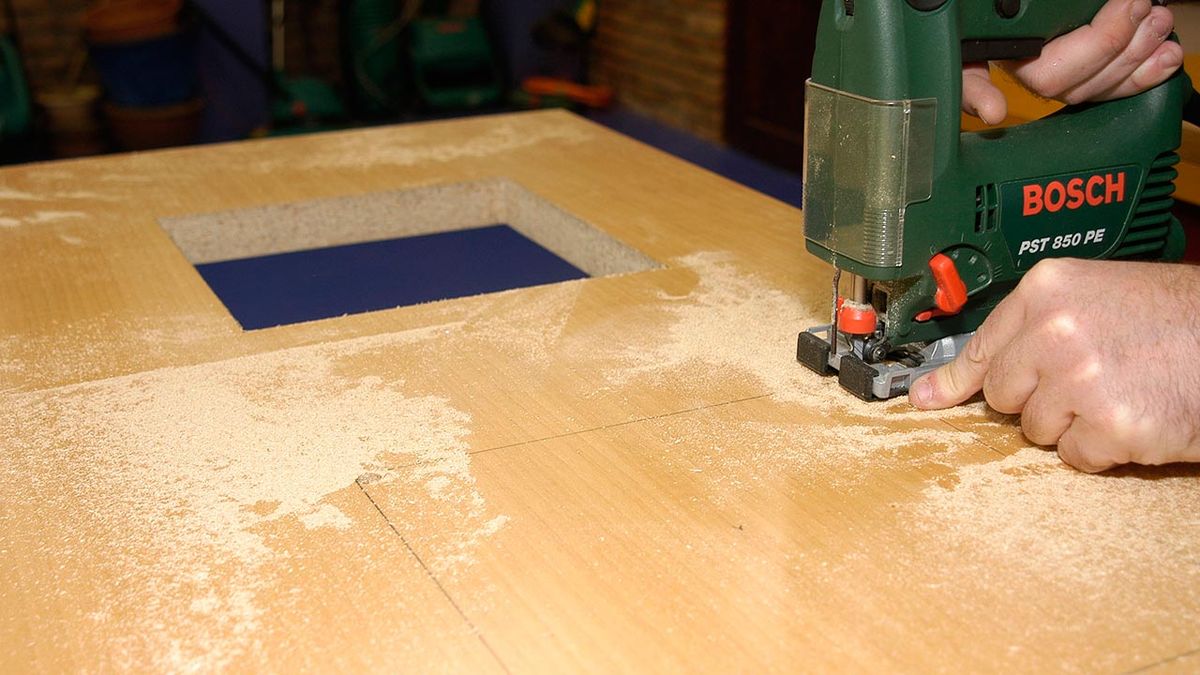 Cómo colocar cristales en una puerta de interior paso 3