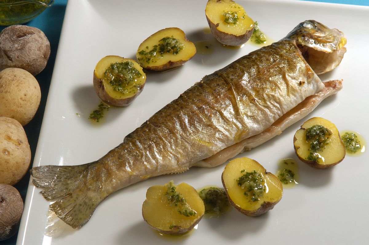 0014 trucha asada papas mojo verde xl