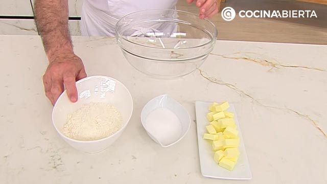 crumble de frutos rojos receta facil karlos arguinnao karl67580321 paso3