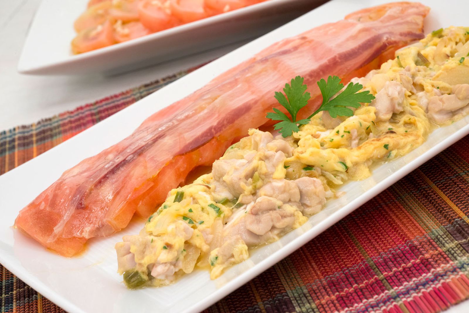 5222 Revuelto de sesos con ensalada de tomate y panceta ibérica (607) xl