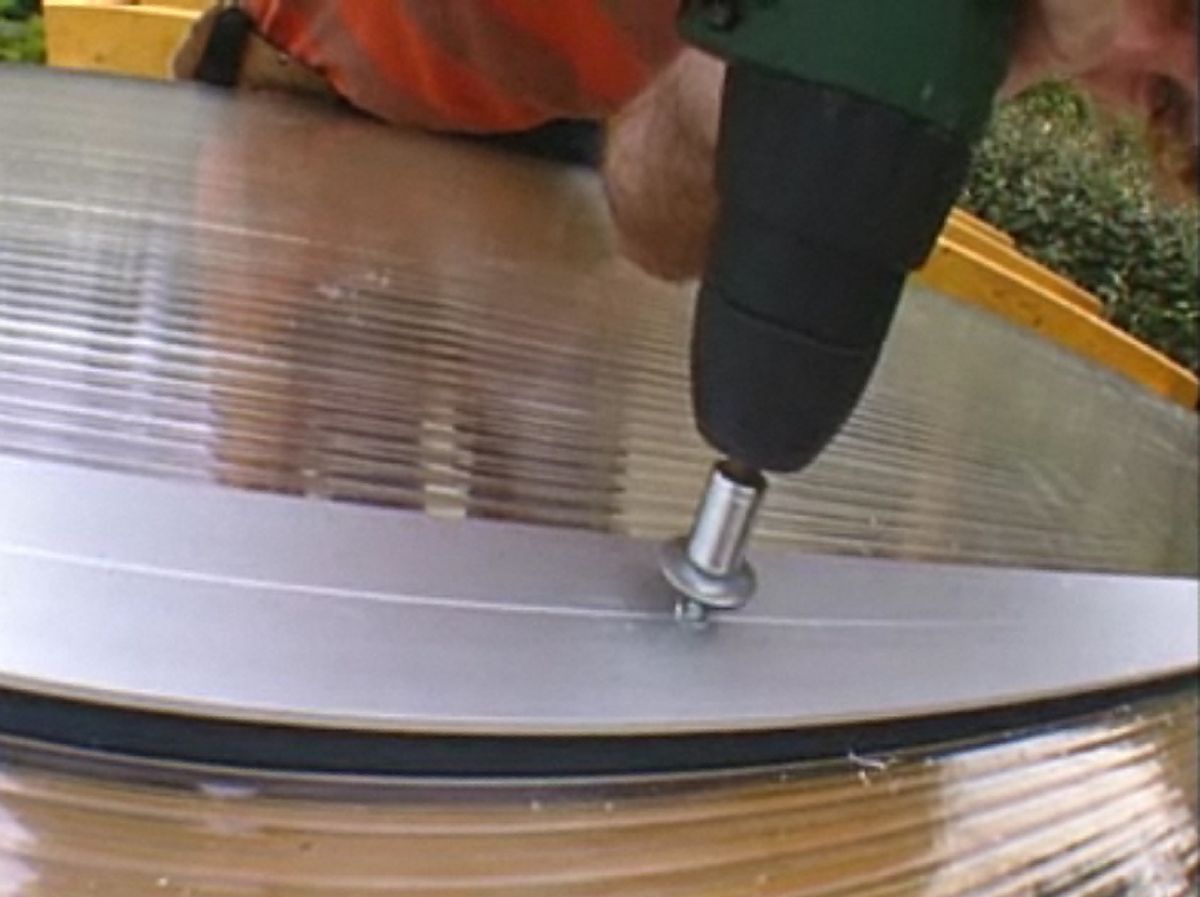 Cubierta de policarbonato para pérgola paso 5