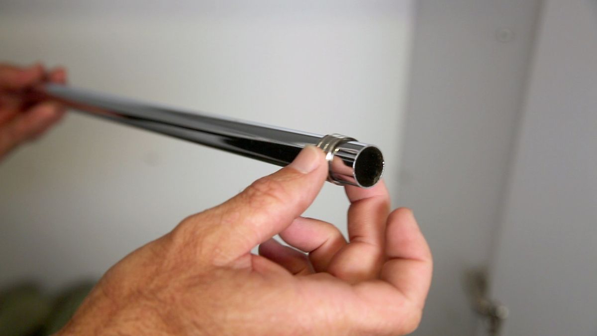 Colocar barra colgador de armario paso 5