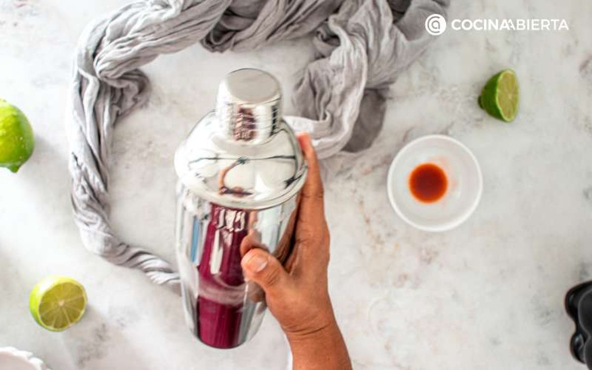 Agita durante unos 10 segundos