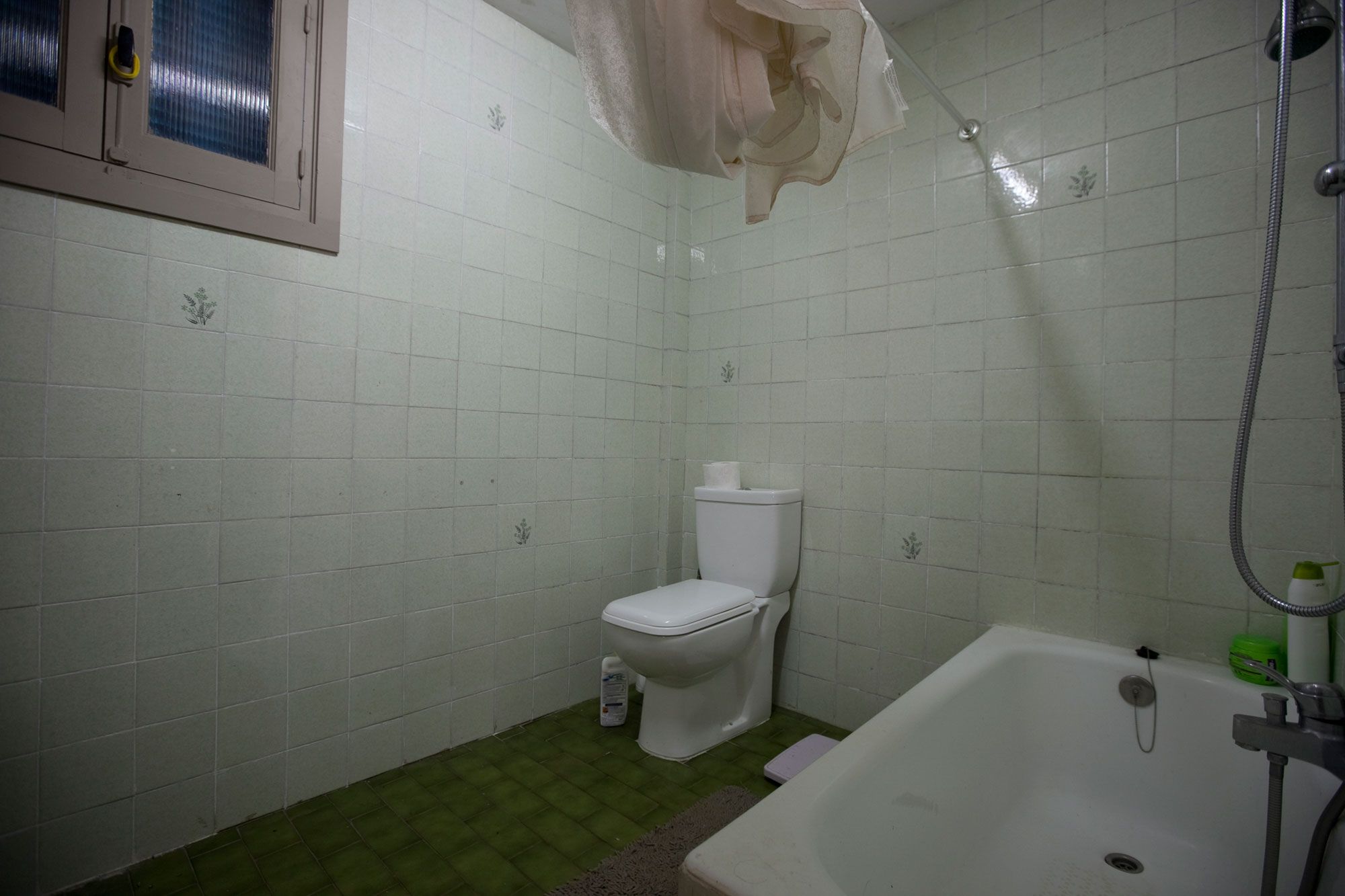 Cómo modernizar un baño viejo paso 1