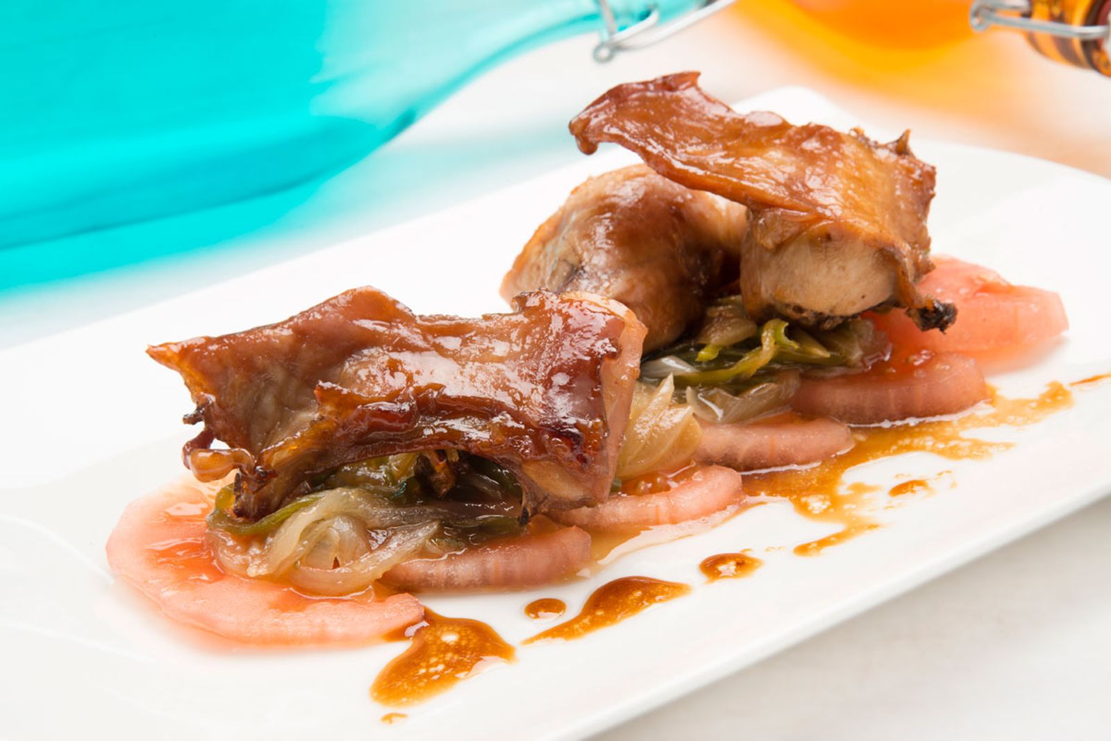 5192 Conejo con soja, miel y fritada (577) xl