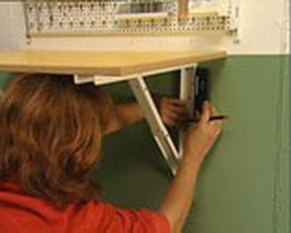 brico 0467 2 Instalacion mesa auxiliar abatible paso 4