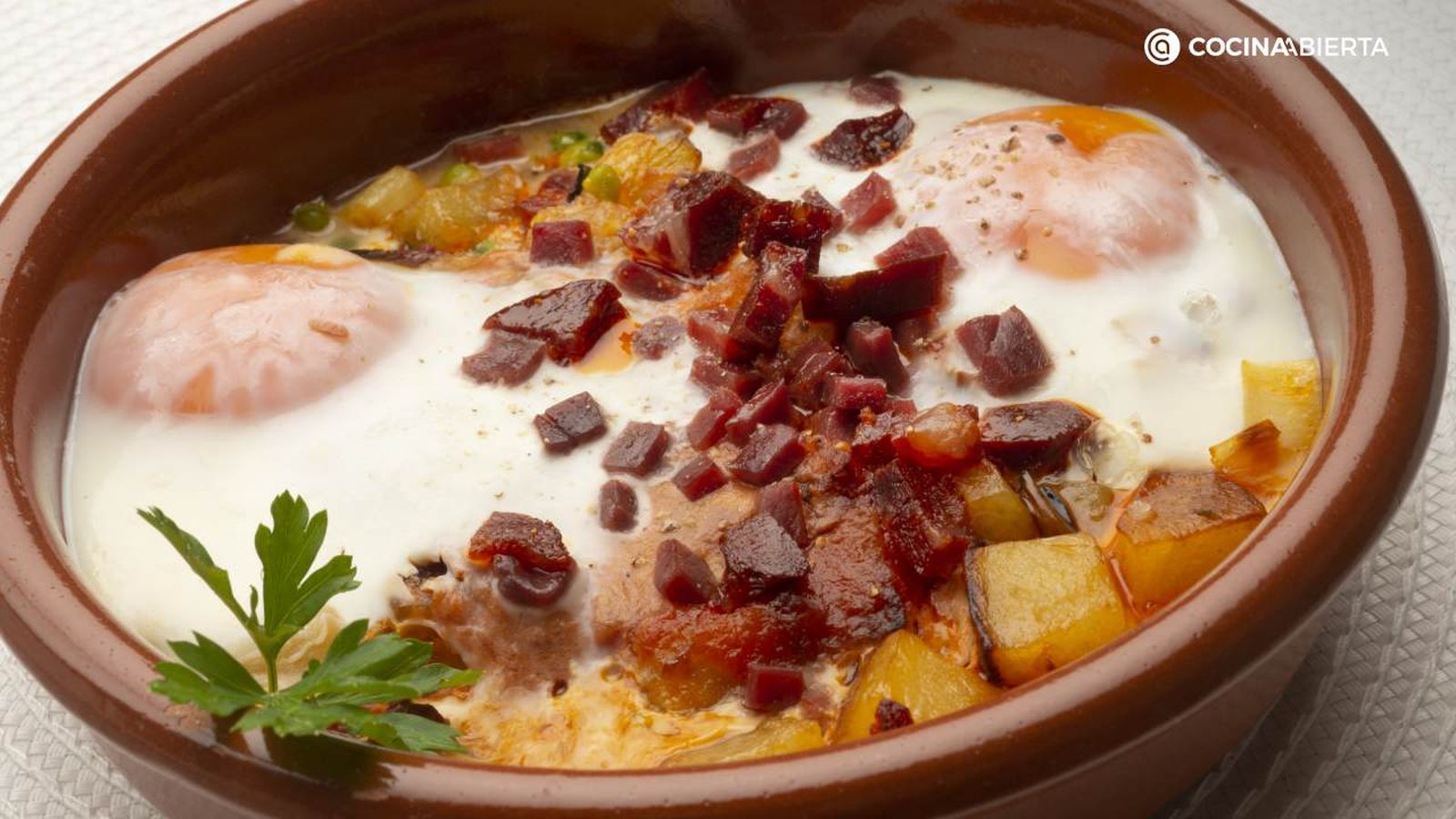 Aprende a cocinar unos tradicionales huevos a la flamenca con la receta de Karlos Arguiñano