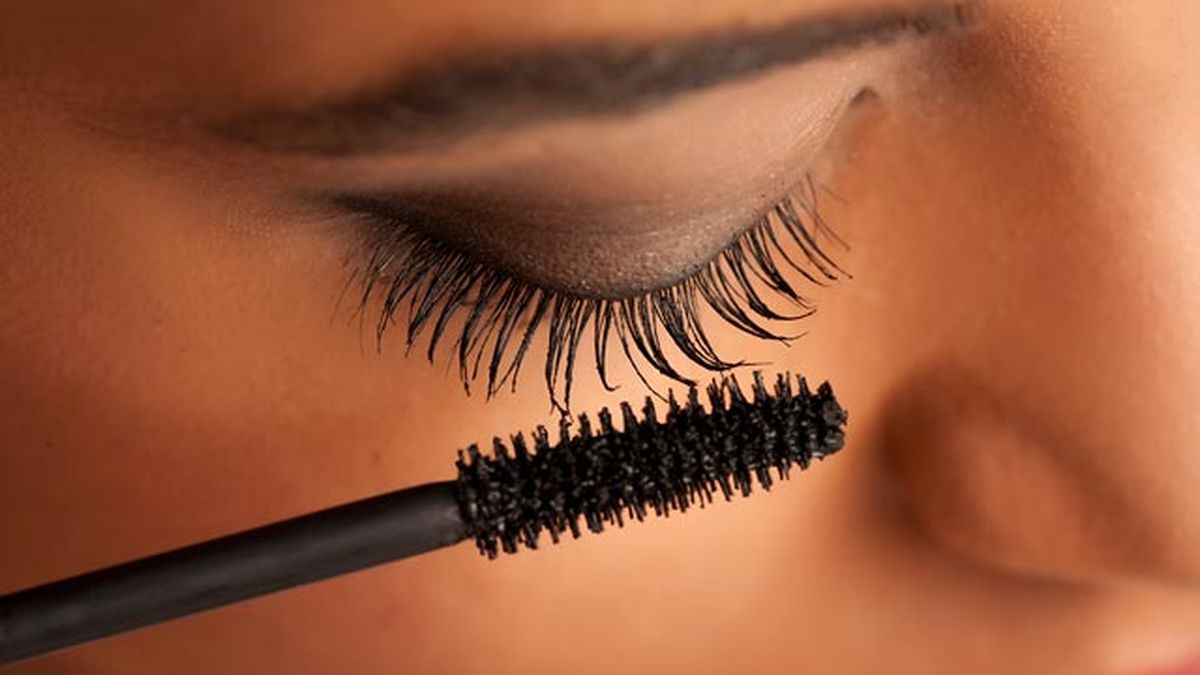 mascara de pestanas chica