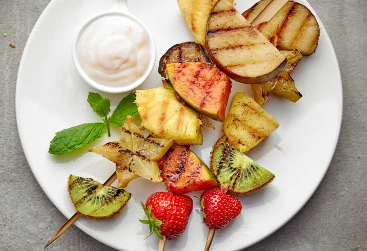 brocheta de frutas