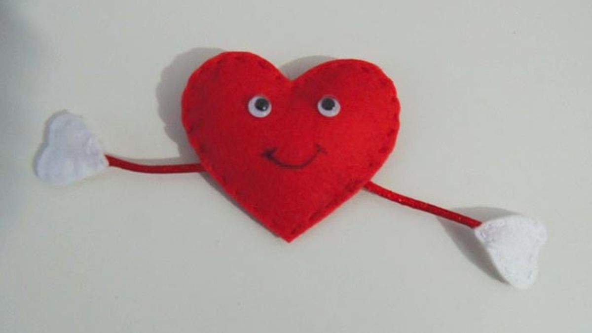 broche fieltro corazon 10