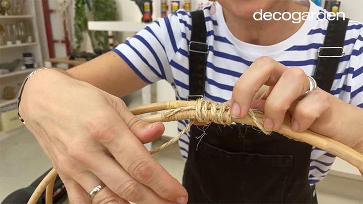 hacer soporte colgar plantas interior paso 8