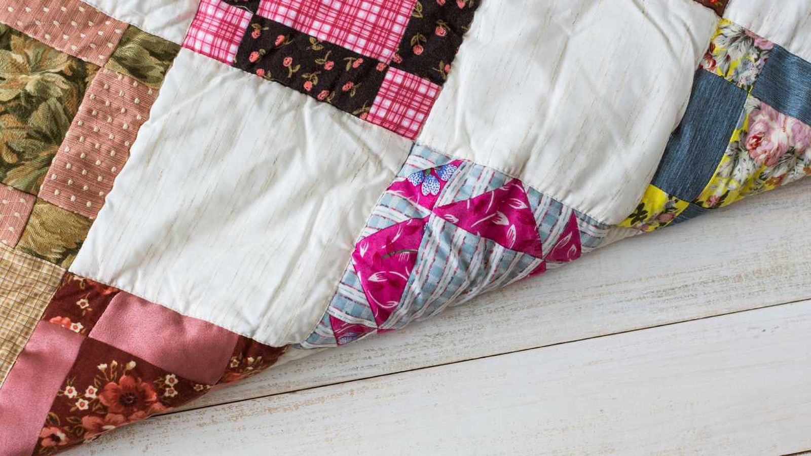 Colcha de patchwork hecha a mano.