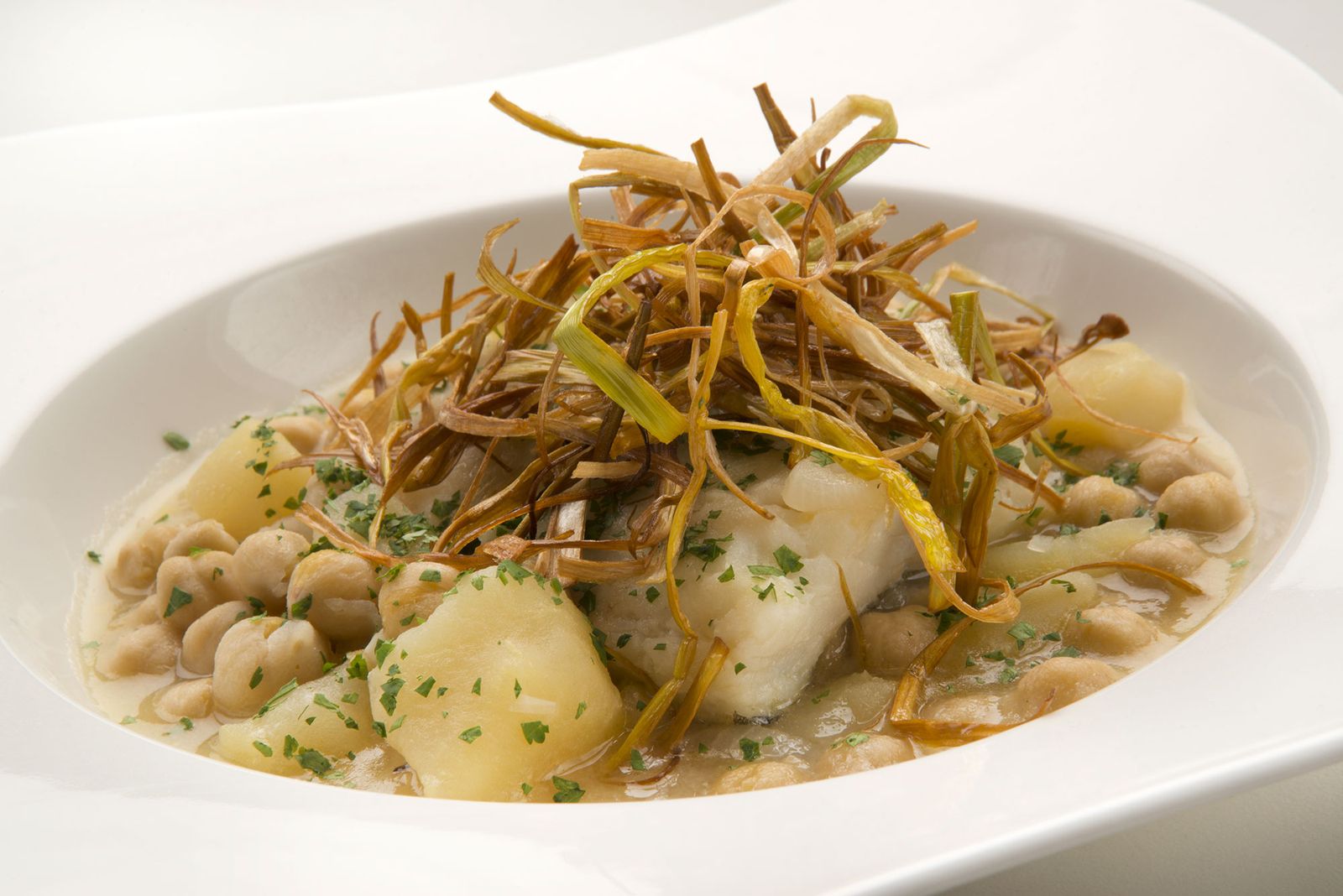 6052 1 Bacalao con patatas y garbanzos xl