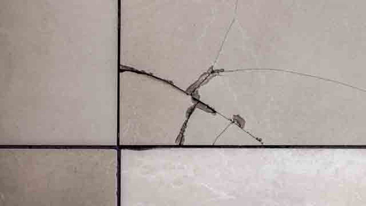 como arreglar un azulejo roto