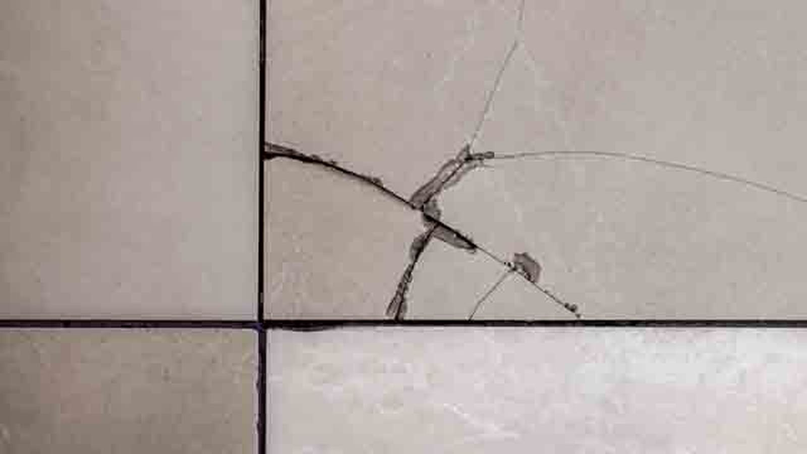como arreglar un azulejo roto