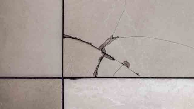 como arreglar un azulejo roto