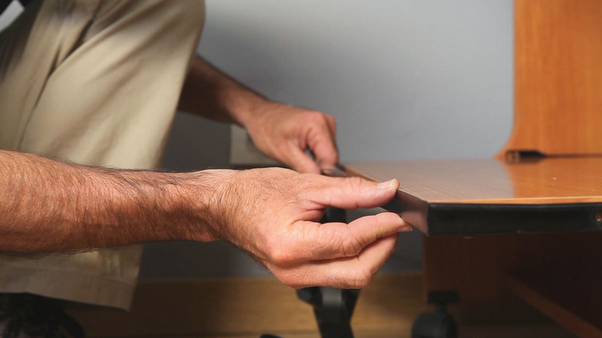 Arreglar el canto de un escritorio paso 8