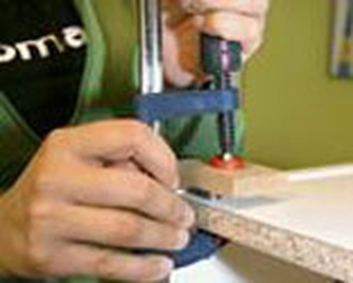 Brico 0487 2 colocacion pata roscada niveladora paso 4