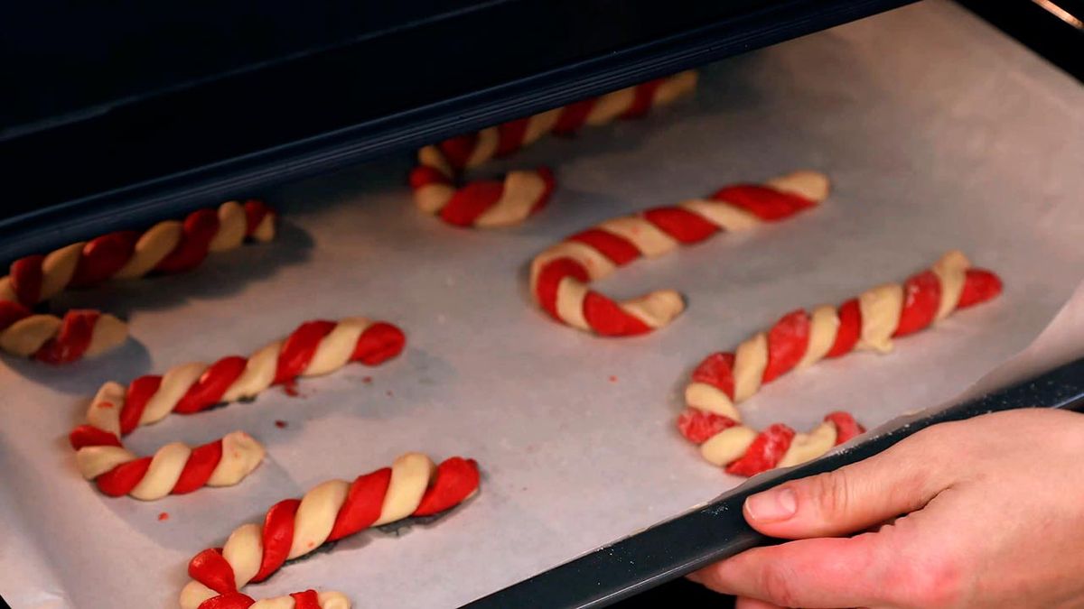 Receta de bastones de galleta para Navidad  paso 6