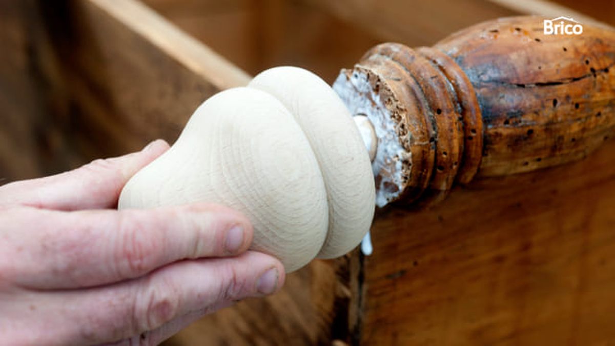 como restaurar un mueble antiguo de madera barnizado 10
