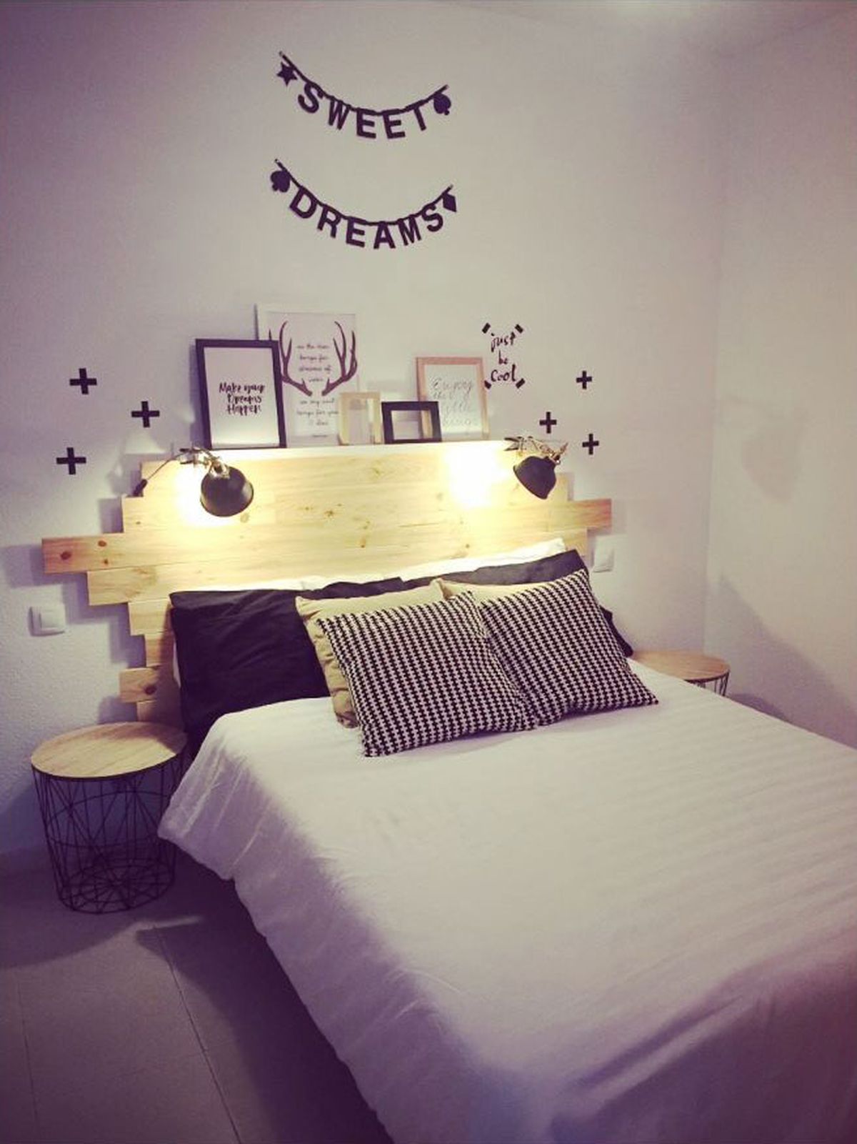 Cabeceros de madera en la comunidad de Hogarmania 1