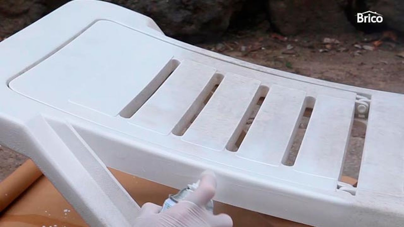Como pintar una tumbona de plastico paso 4