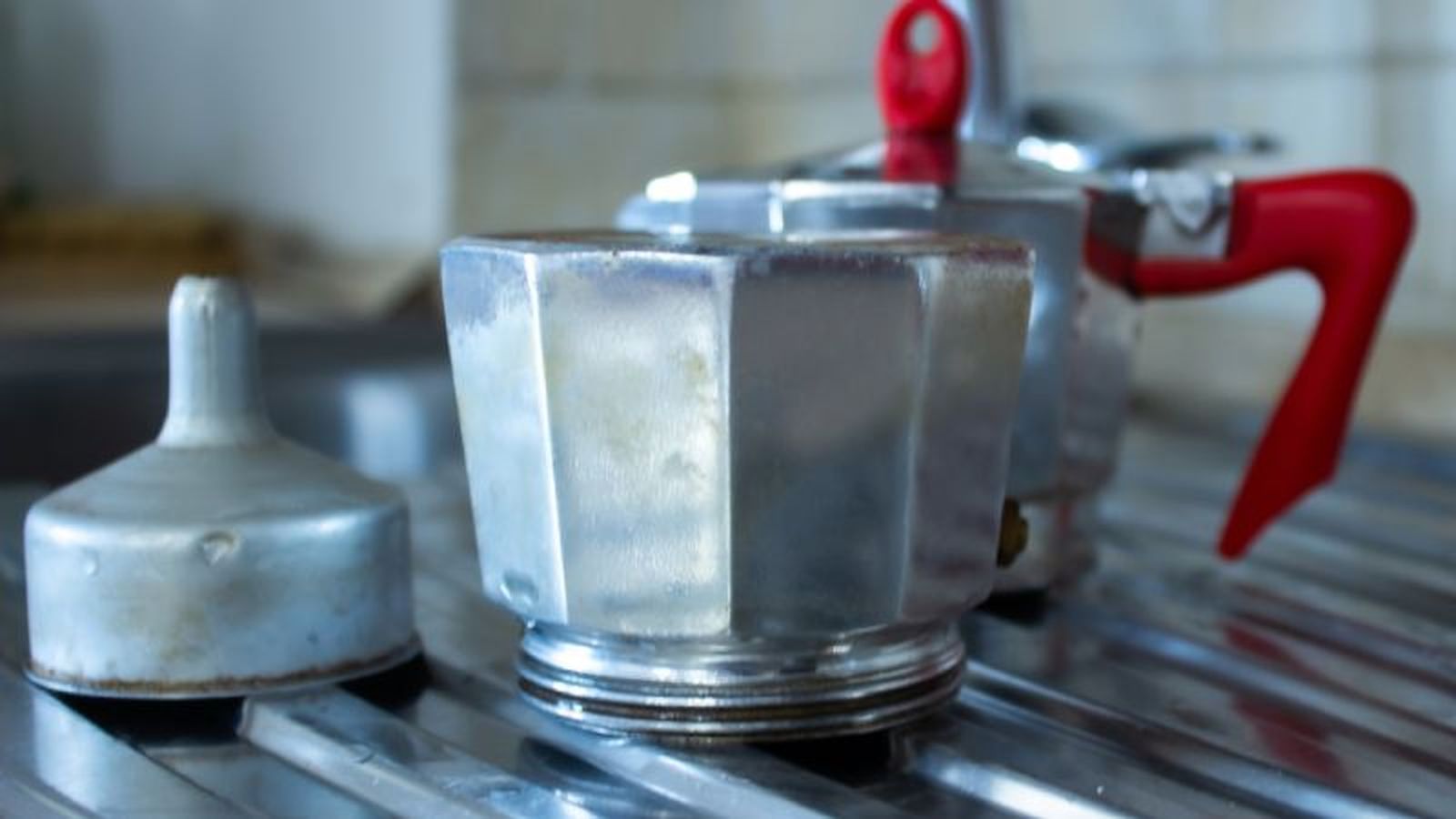Cafetera italiana desmontada