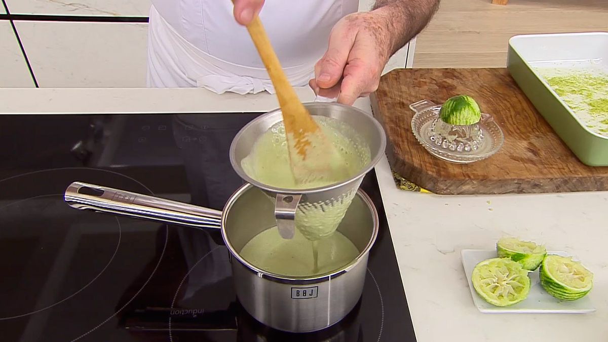 KARL66710320 lubina a la pimienta verde receta karlos arguinano paso2