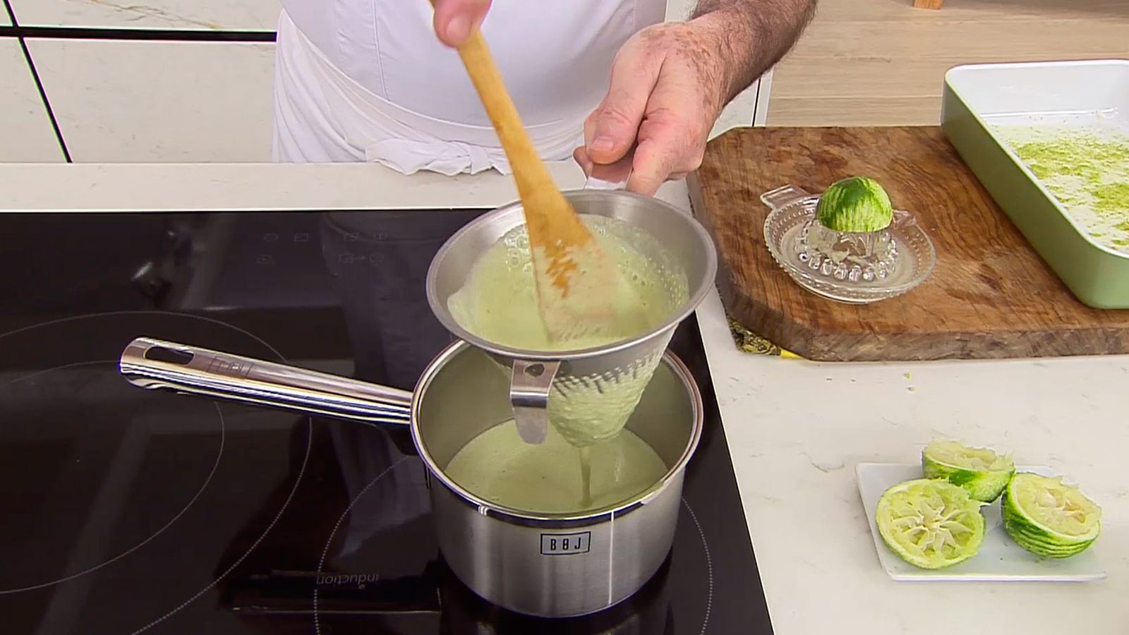 KARL66710320 lubina a la pimienta verde receta karlos arguinano paso2