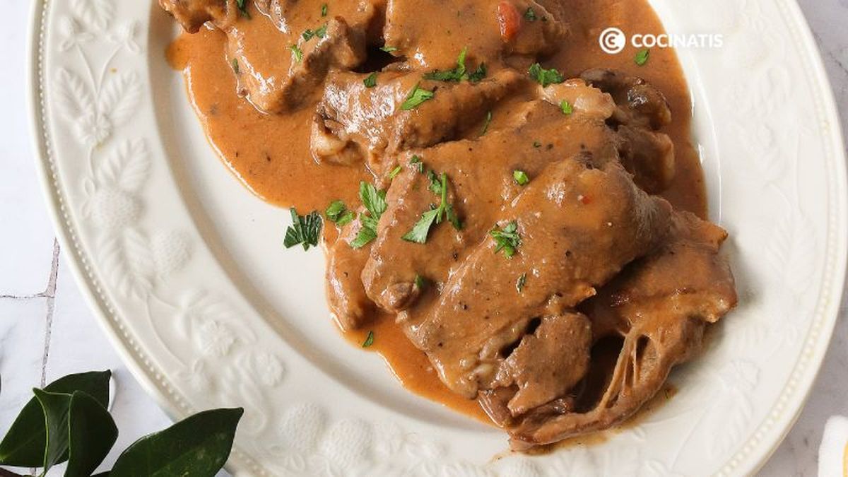 Plato de filetes de ternera en salsa