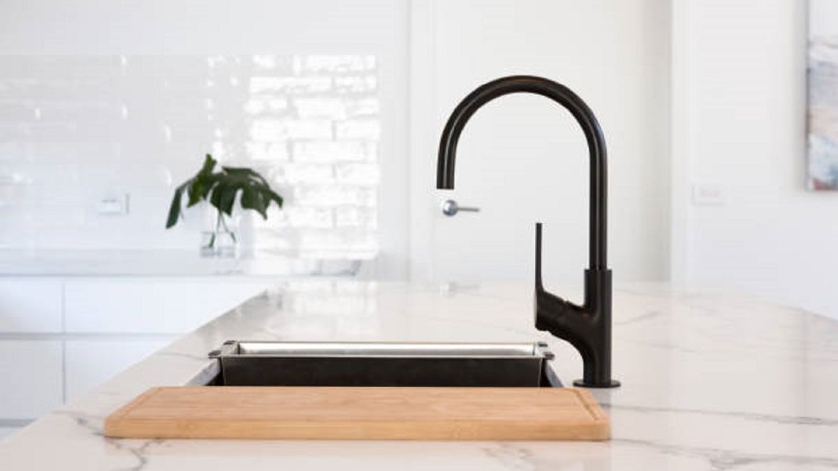 Grifería negra nueva tendencia para renovar la cocina 1