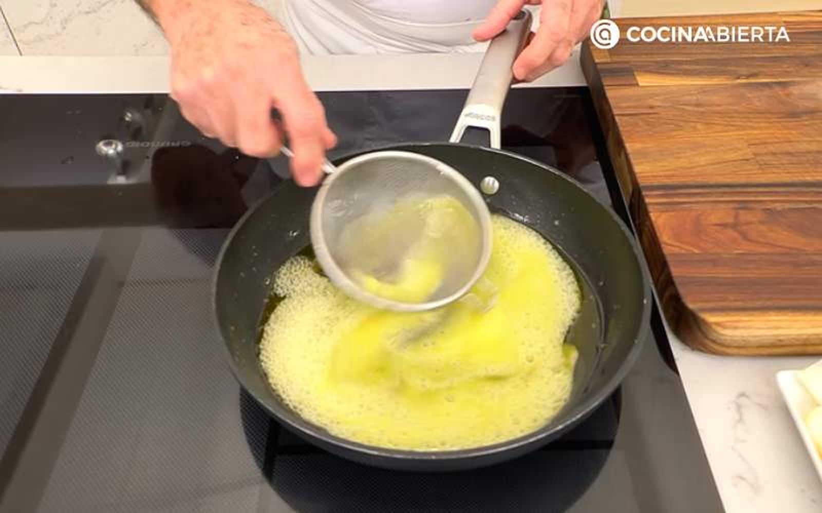 Forma pilpil con un colador