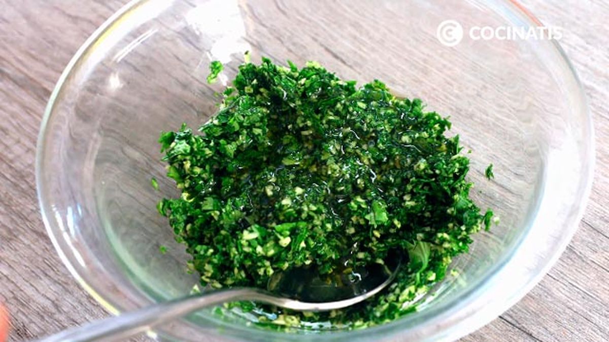 Receta de salsa de ajo y perejil  paso 3