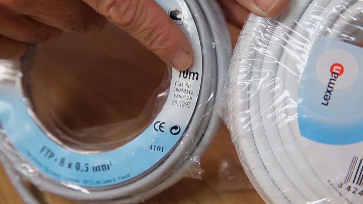 Cómo instalar un cable de red ethernet paso 1