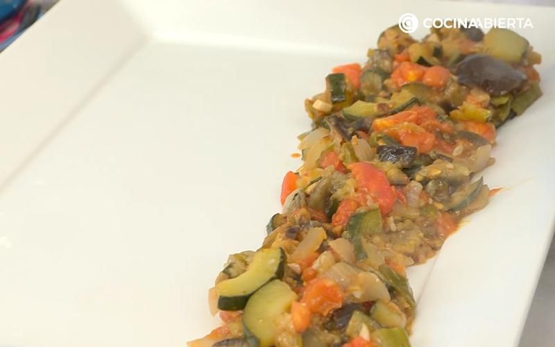 Sirve el pisto de verduras