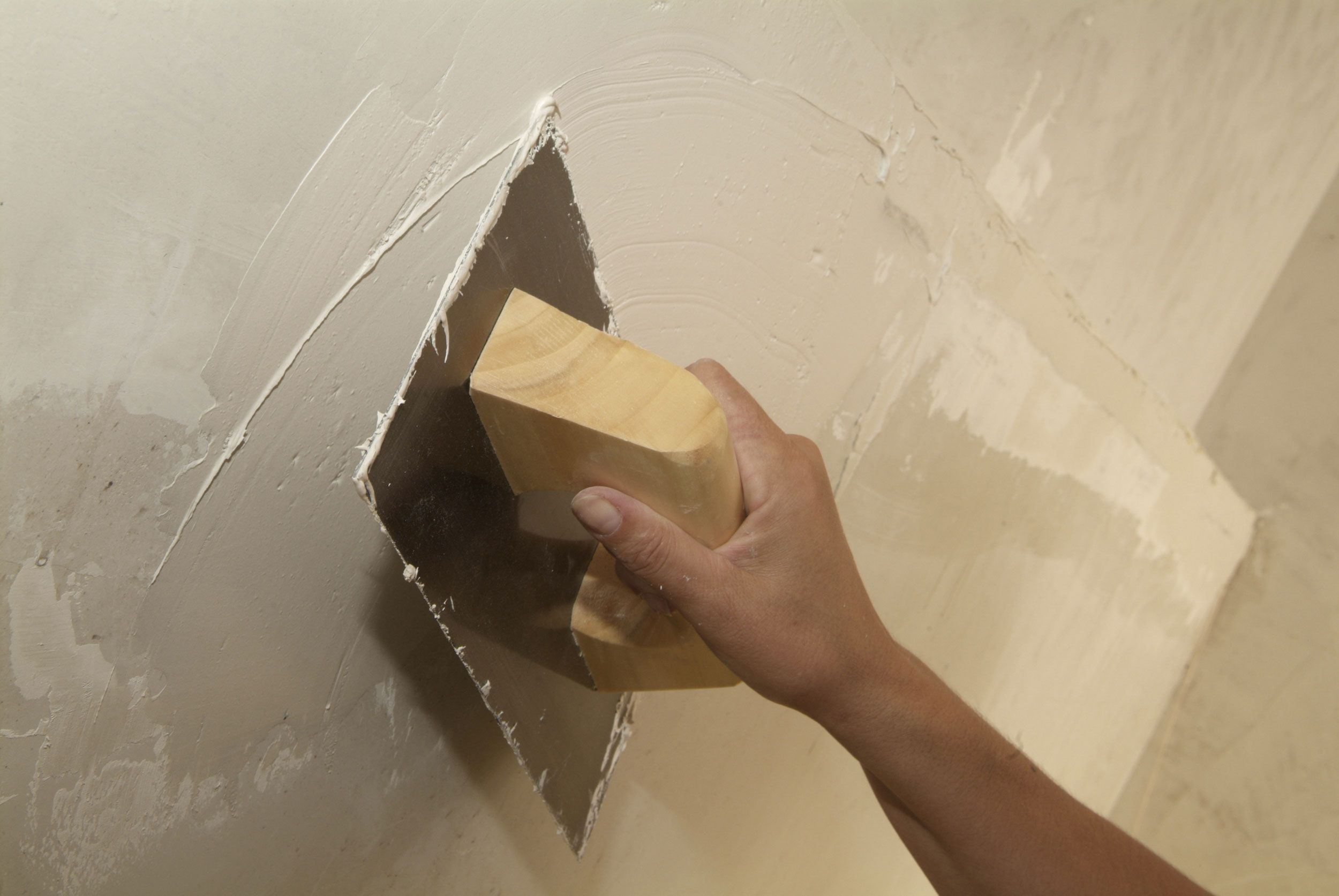 Nivelar mocheta en pared paso 9