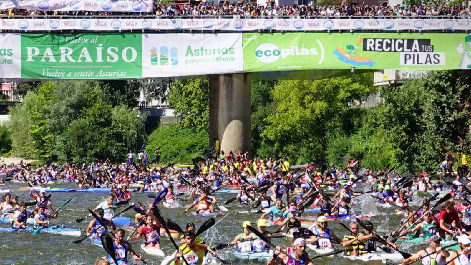 El Descenso del Sella es mucho más que un evento deportivo gracias al ambiente festivo