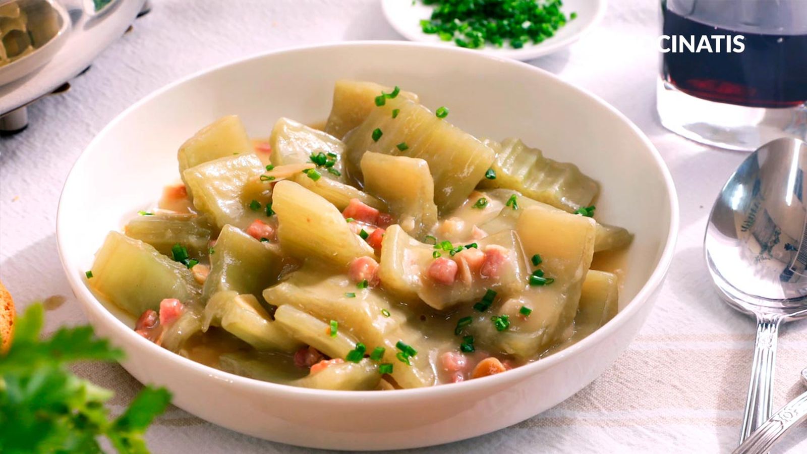 Un plato reconfortante y lleno de sabor que evoca la esencia de la cocina española