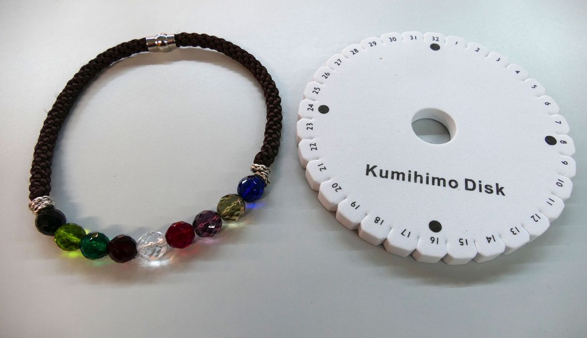 collar kumihimo cuentas