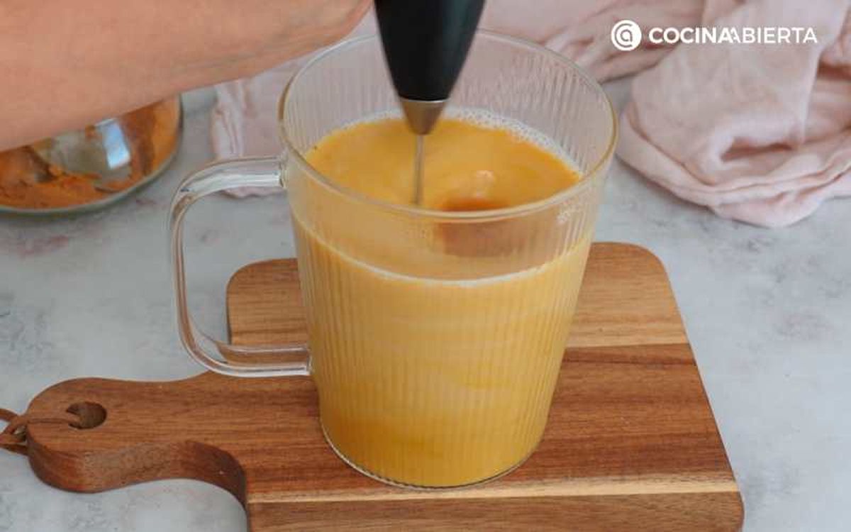 Bate la leche dorada