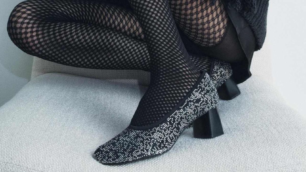 Zapato de otoño con brillos y tacón cuadrado