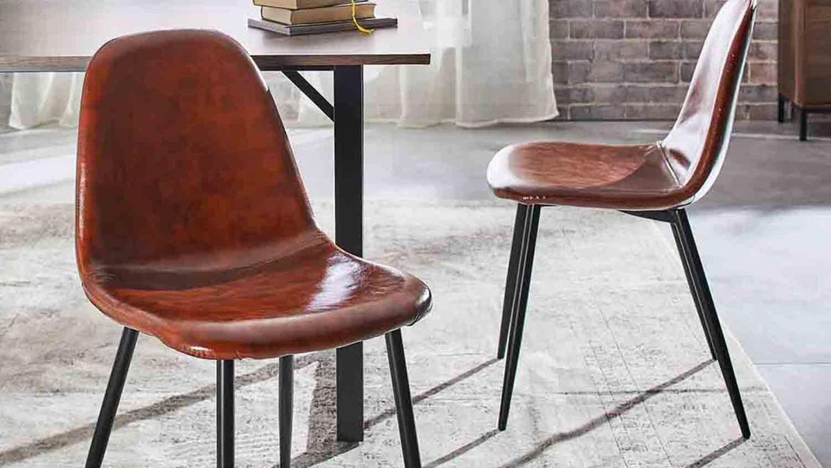Sillas retro de acero y polipiel marrón.