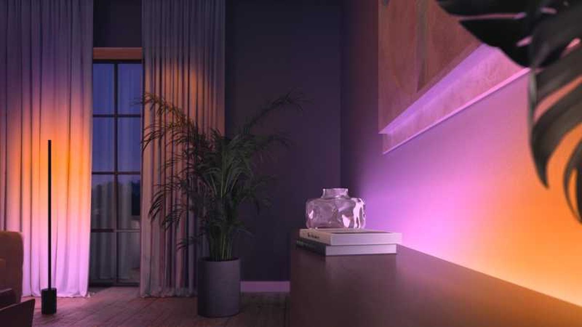 Salón con bombillas inteligentes Philips Hue.
