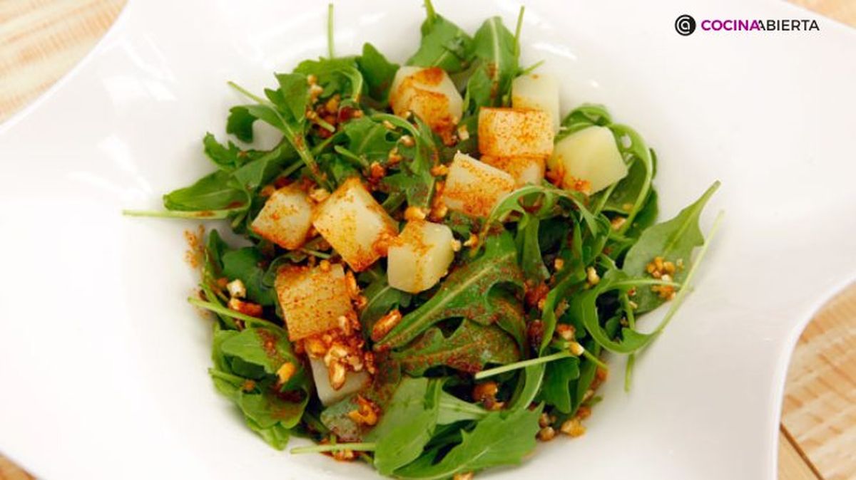 Ensalada de rúcula y patata al pimentón