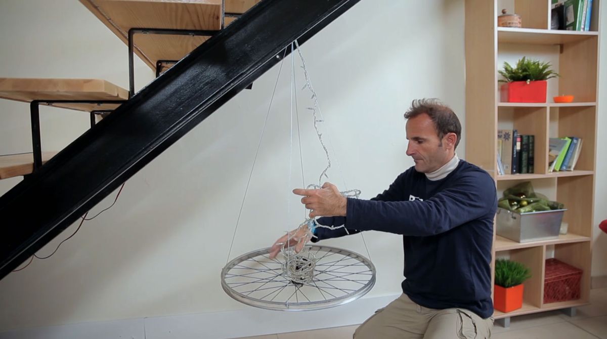 Árbol de Navidad con llanta de bicicleta paso 6