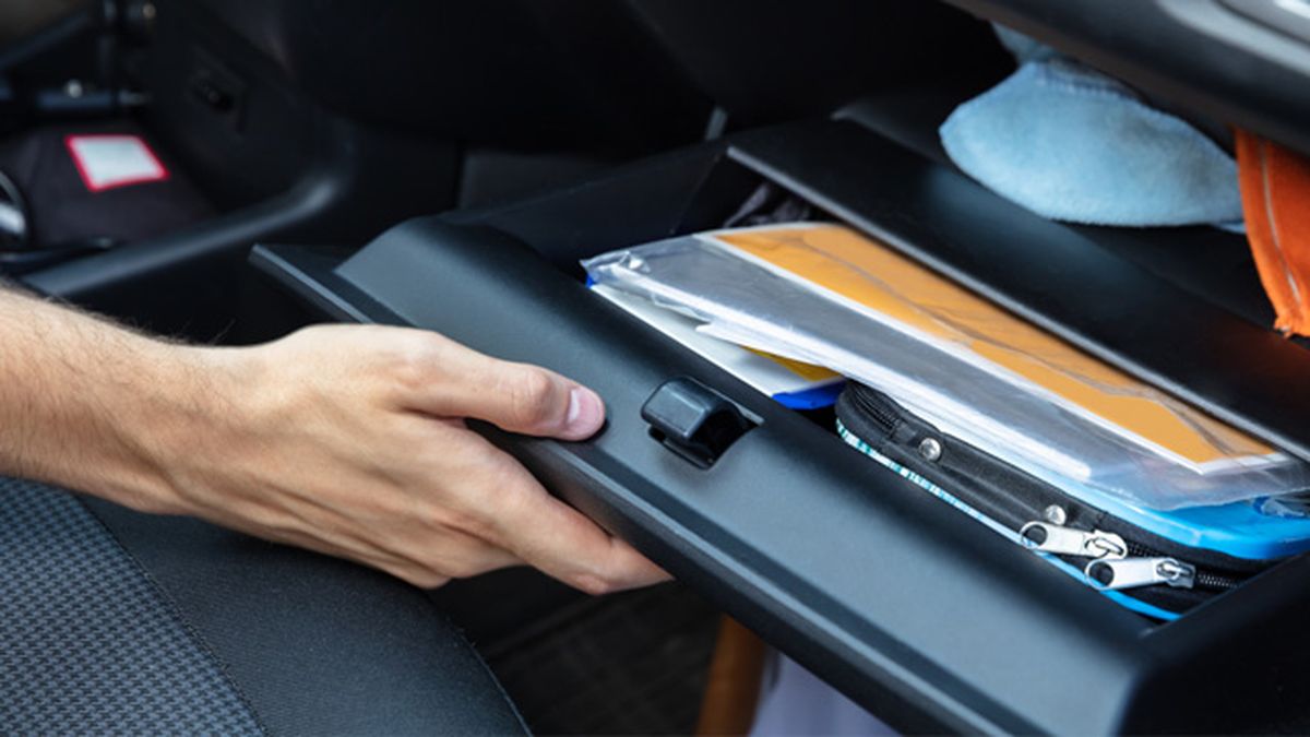 Revisar el coche antes de salir de viaje, documentacion del coche