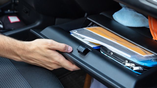 Revisar el coche antes de salir de viaje, documentacion del coche