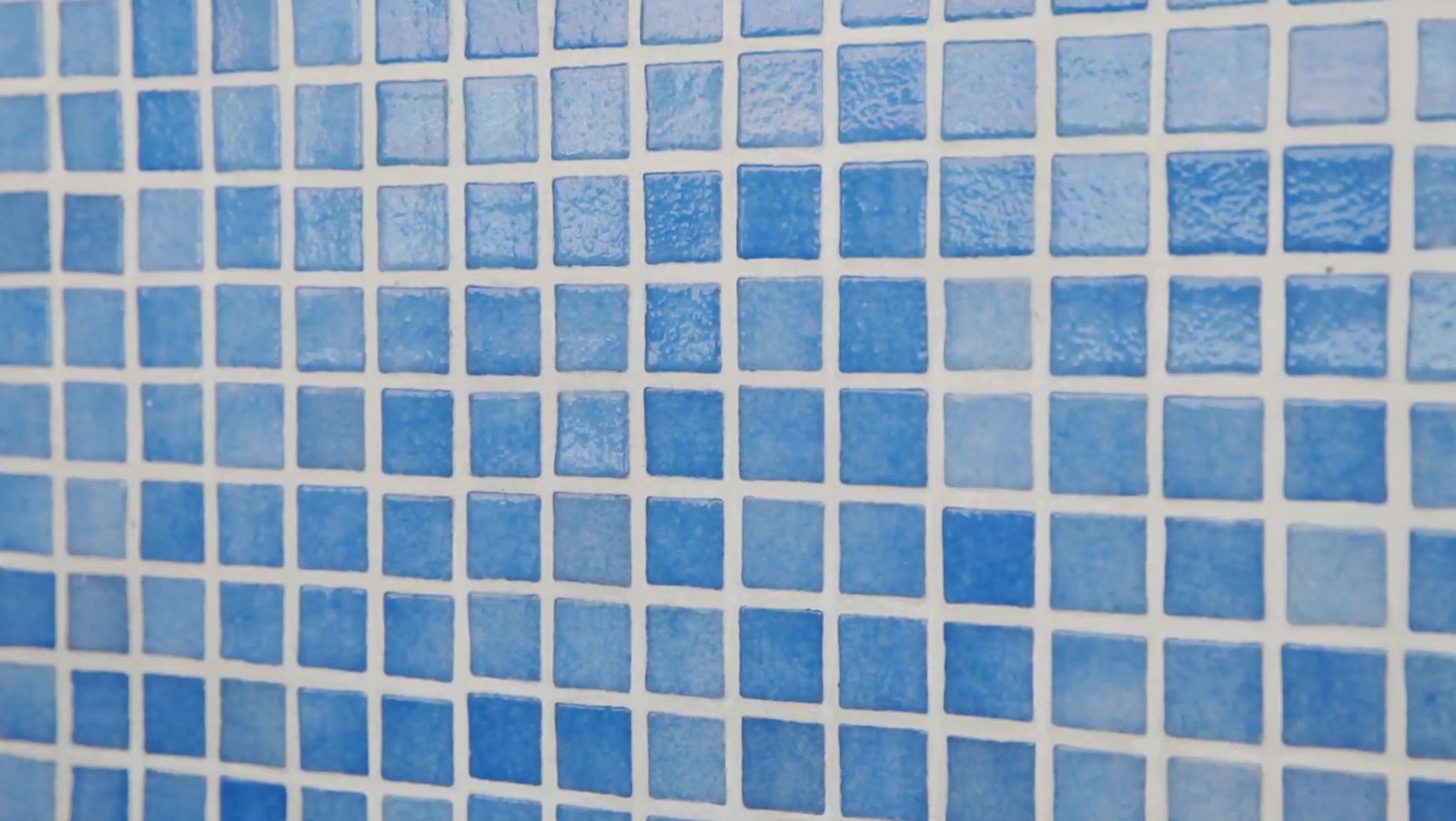 Cómo arreglar baldosas de piscina paso 9