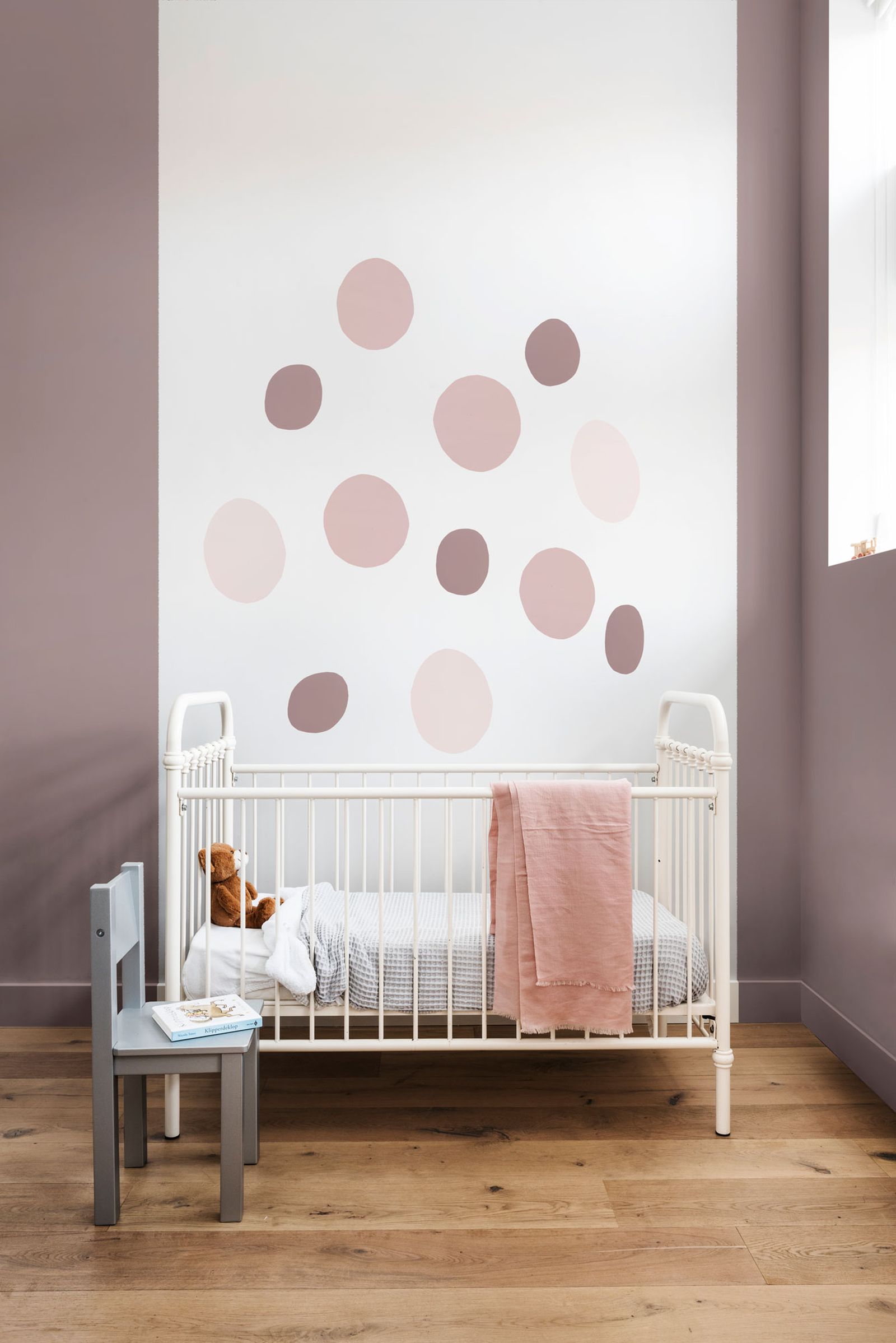 Cómo pintar formas ovaladas en la pared 4