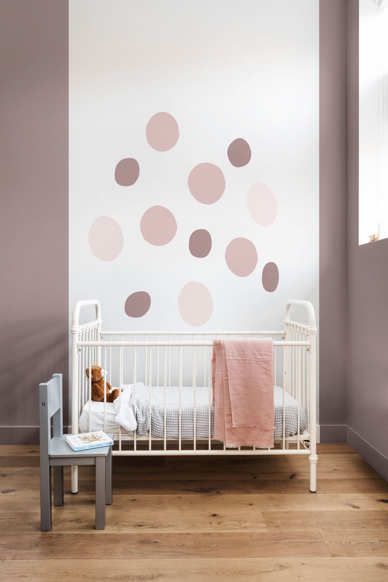 Cómo pintar formas ovaladas en la pared 4
